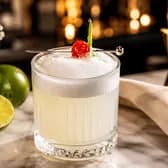 Chocolate Amaretto Sour — Amaretto, kakaós bitter, tojásfehérje